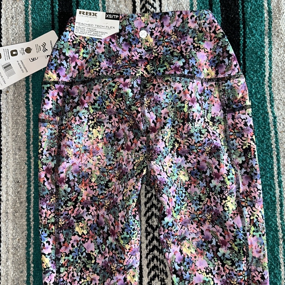 RBX *NWT* Women's Peached Tech Flex Floral Capri Leggings with Pockets - Picture 4 of 9